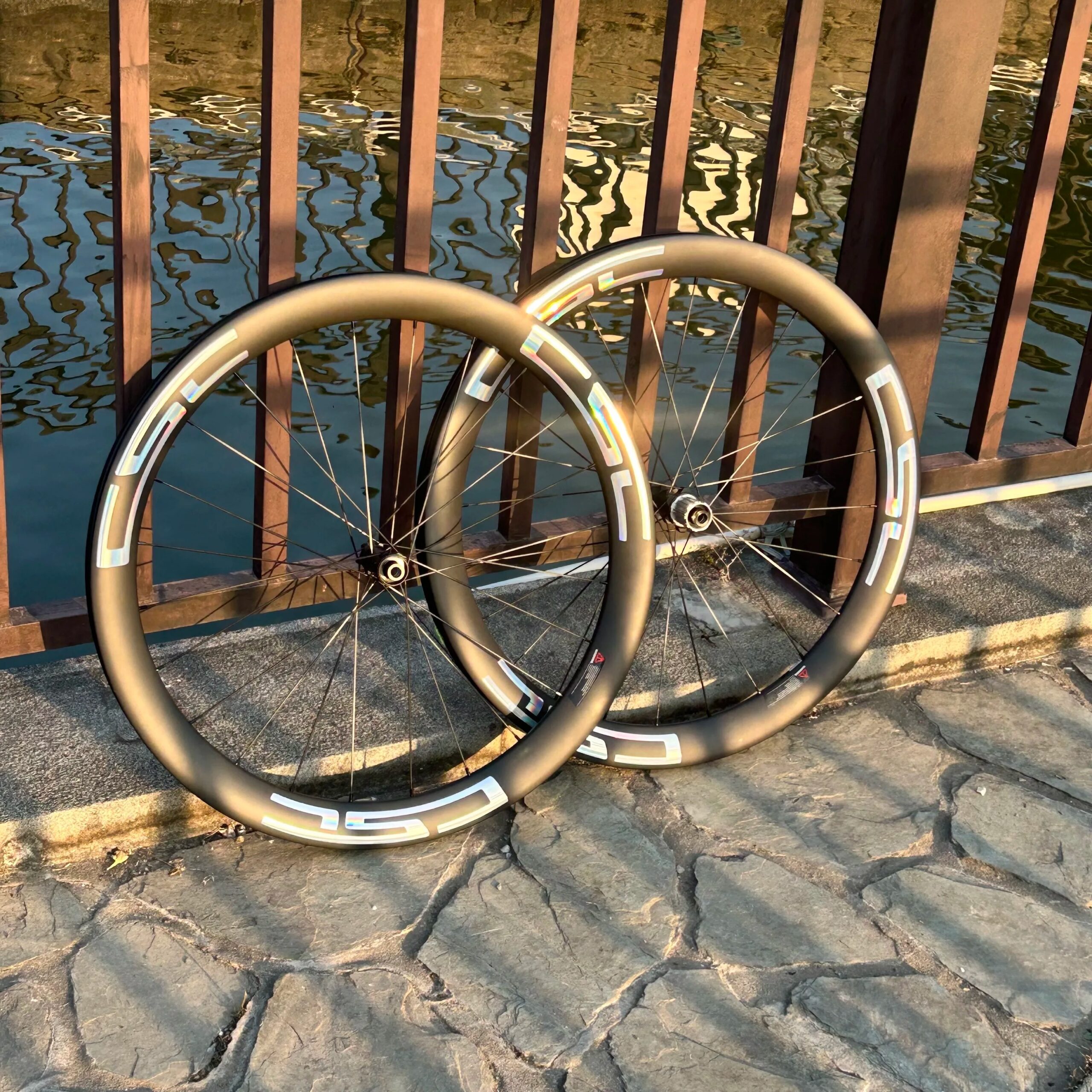 roues carbone csc – route / gravel – tubeless – center lock roues carbone csc – route / gravel – tubeless – center lock
