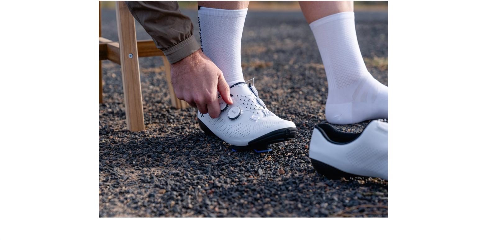 BONT Riot blanc enfilage (en action) BONT Riot blanc enfilage (en action)