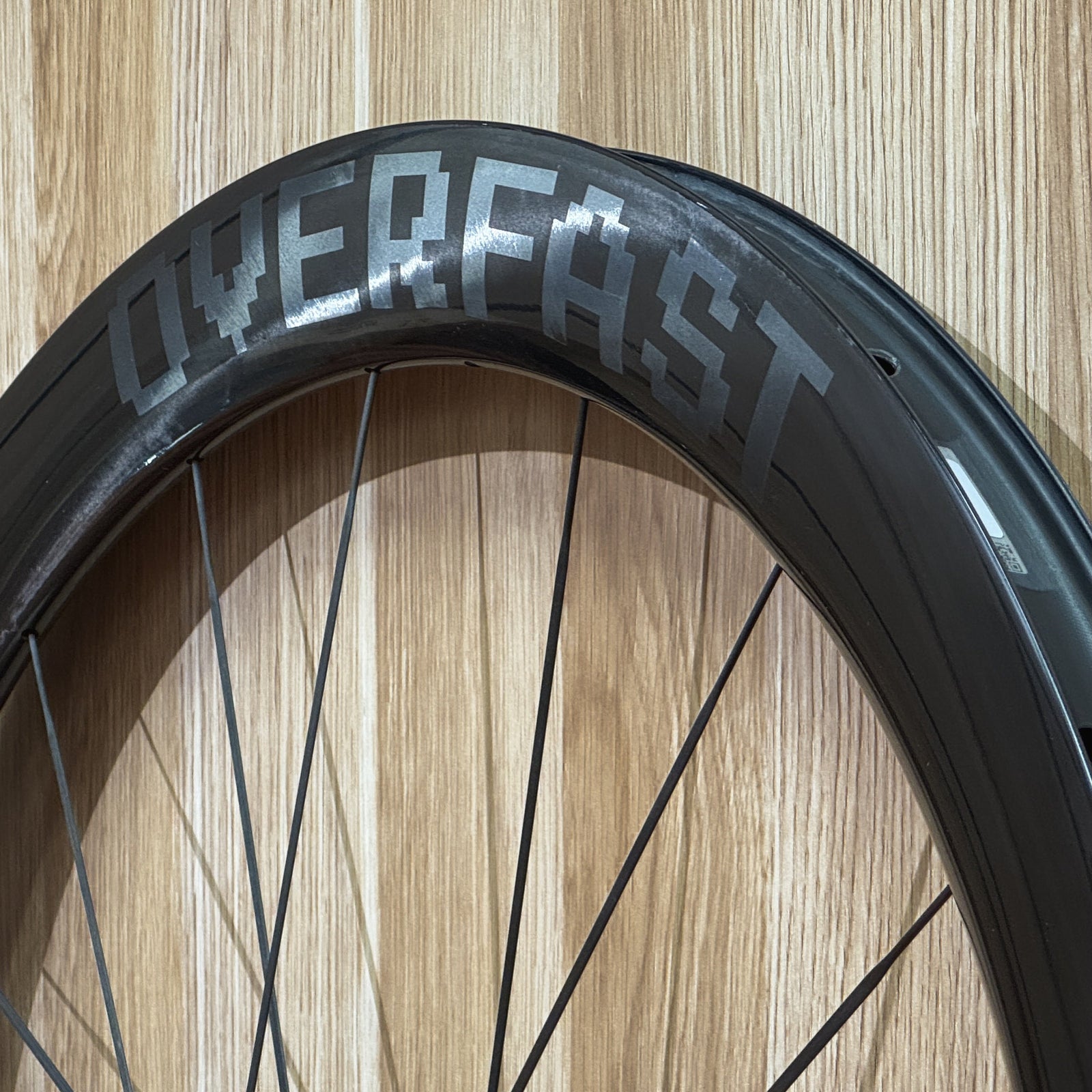 overfastaerionevo50mm935gwheelset 3.jpg Roues carbone OVERFAST Aerion EVO 50 mm 935 g