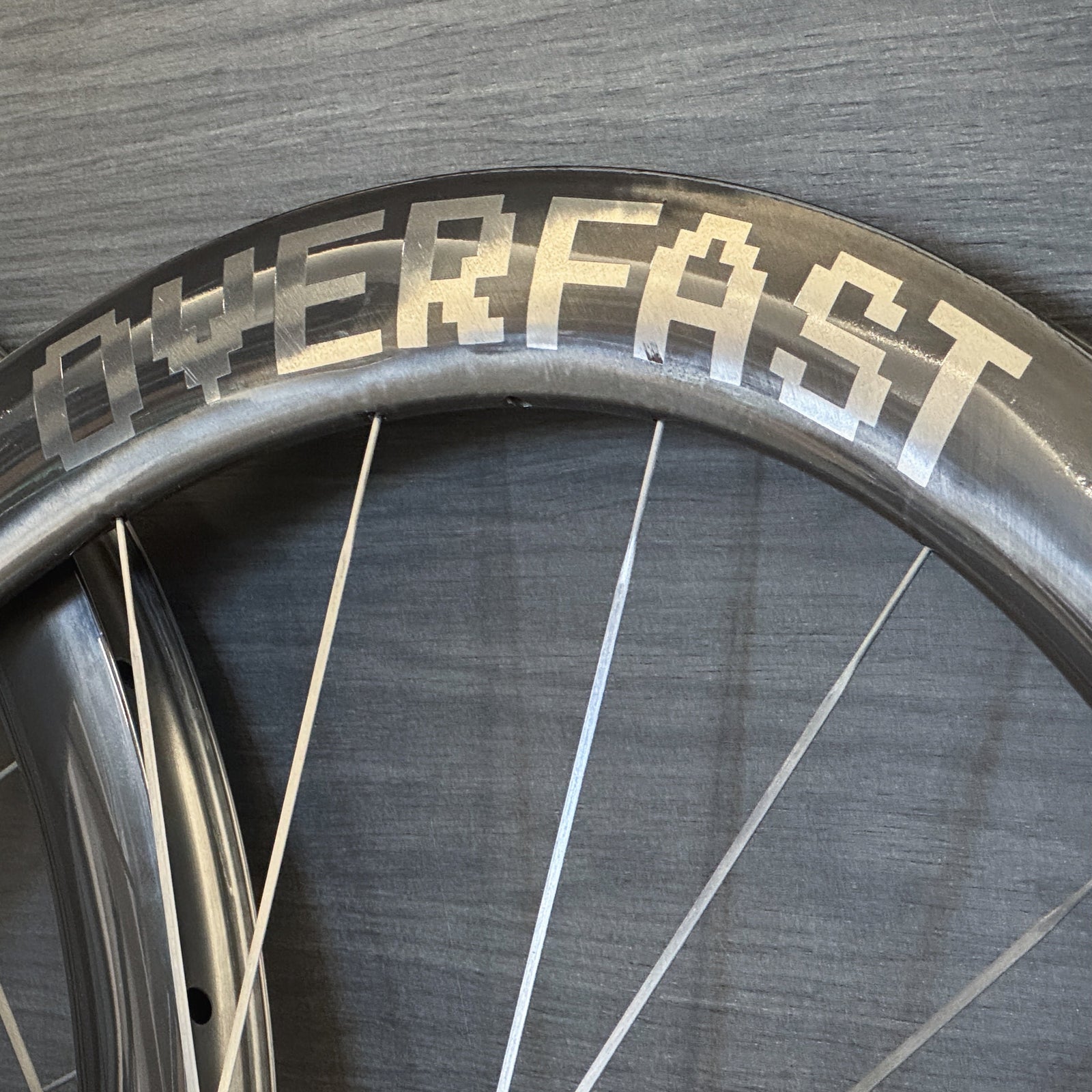 overfastaerionevo50mm935gwheelset 6.jpg Roues carbone OVERFAST Aerion EVO 50 mm 935 g